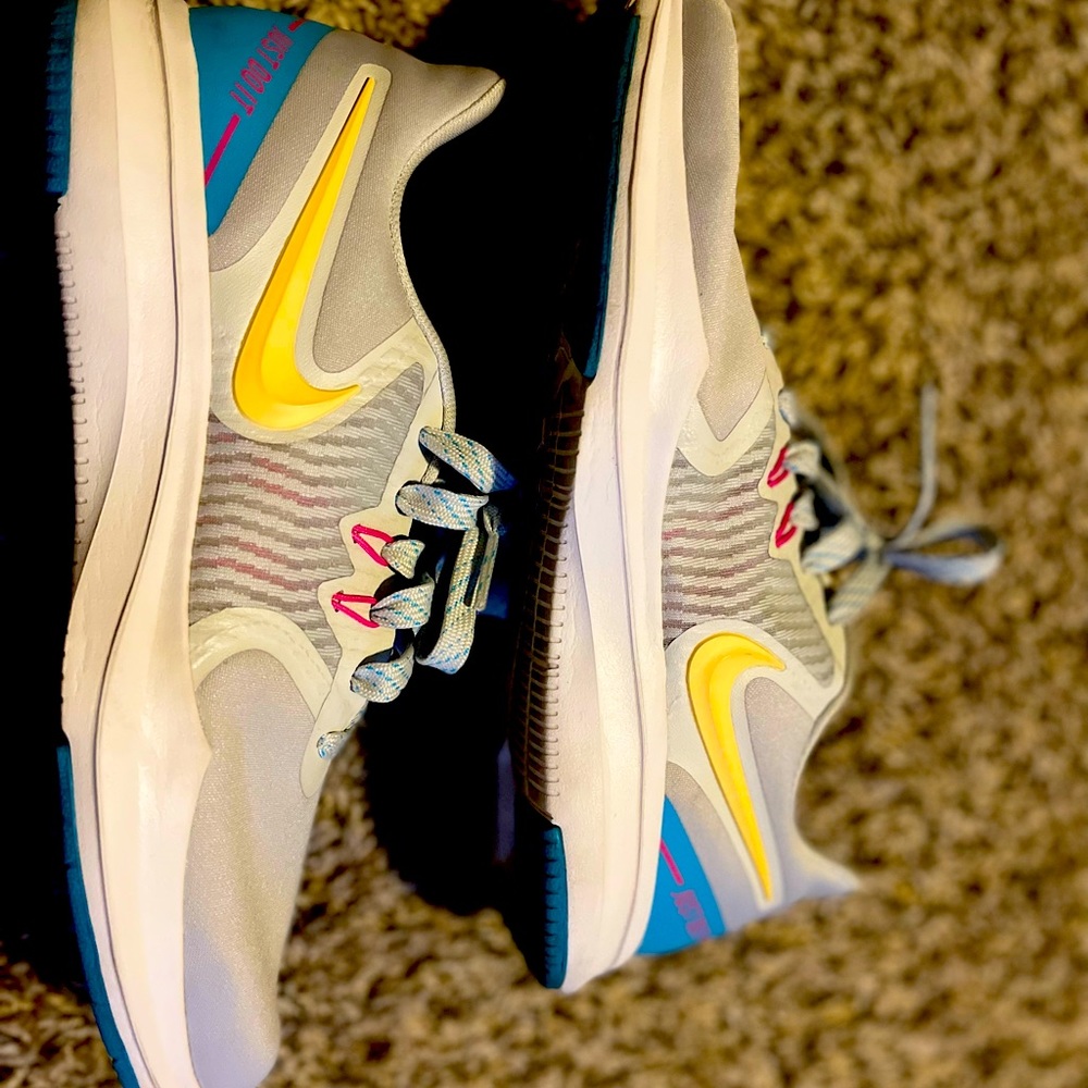 NIKE — Spring Sneaker 🌸 - Picture 3 of 9
